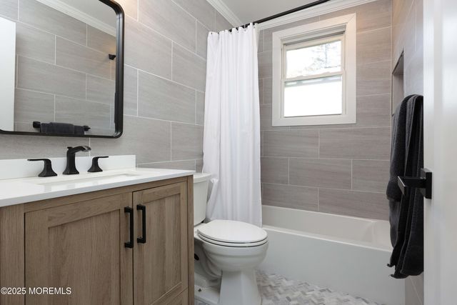 28 Belshaw Avenue, Shrewsbury Twp, NJ 07724