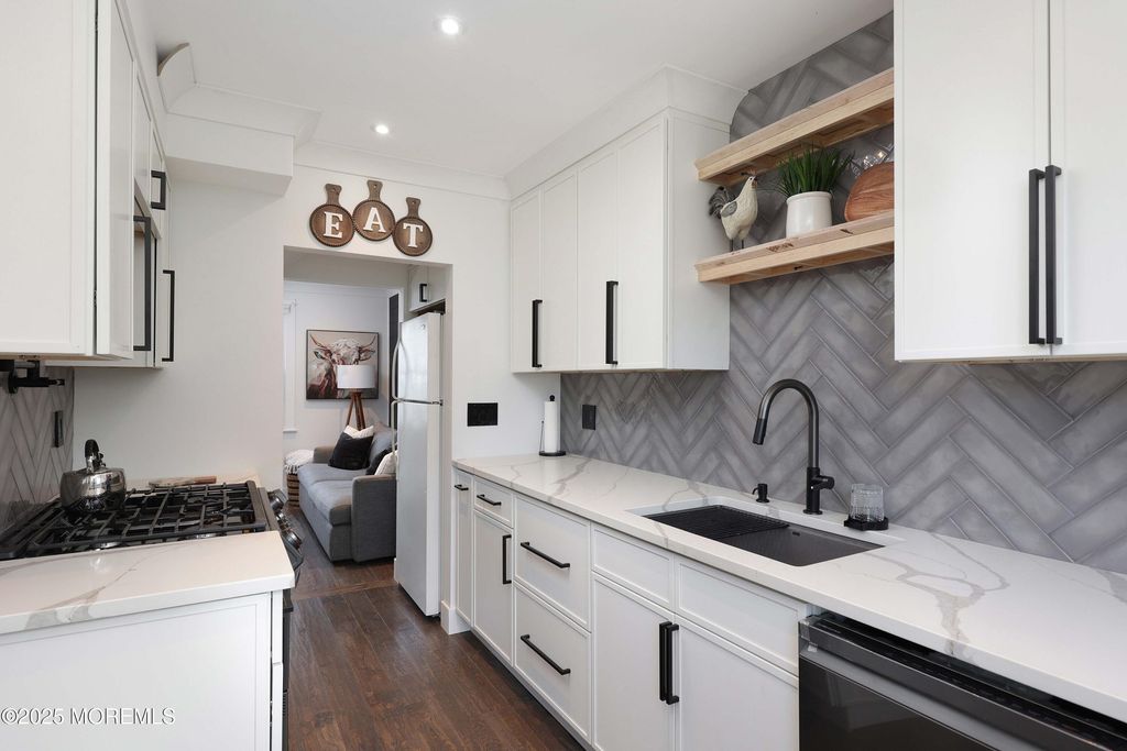 28 Belshaw Avenue, Shrewsbury Twp, NJ 07724