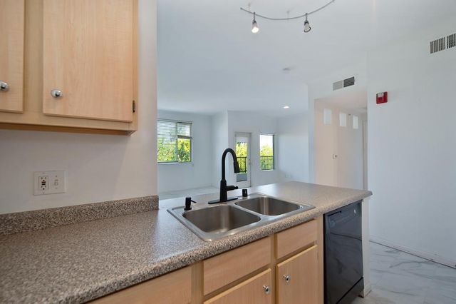 701 Gibson Dr #534, Roseville, CA 95678