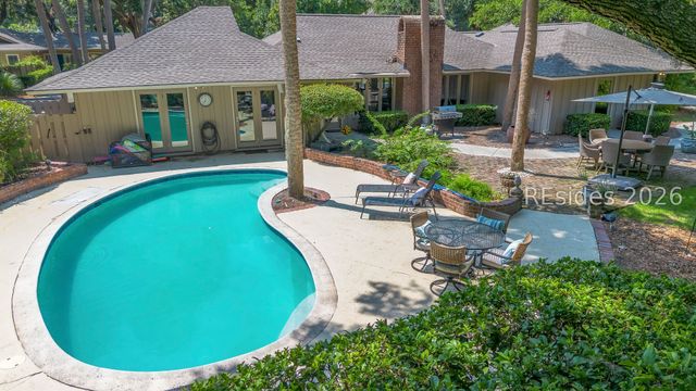 37 Woodbine Pl, Hilton Head Island, SC 29928