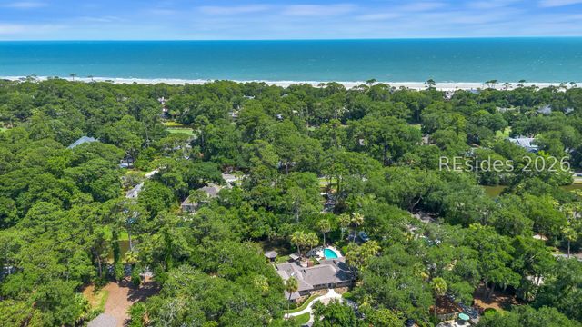 37 Woodbine Pl, Hilton Head Island, SC 29928