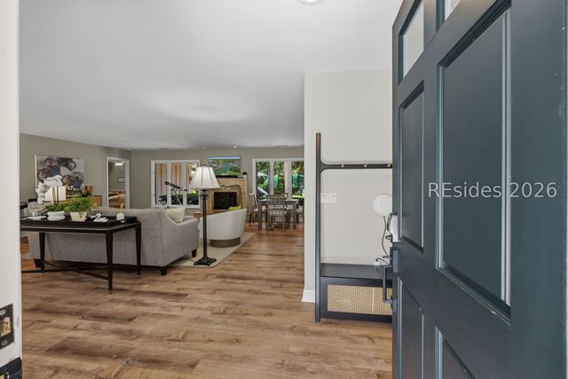 37 Woodbine Pl, Hilton Head Island, SC 29928