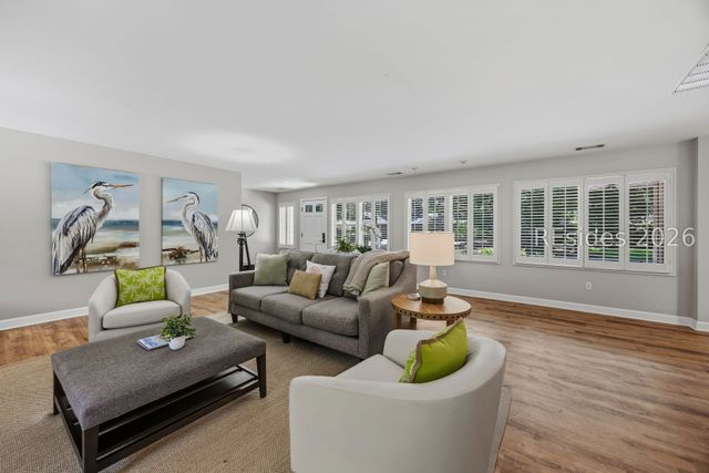 37 Woodbine Pl, Hilton Head Island, SC 29928