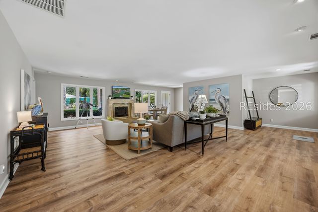 37 Woodbine Pl, Hilton Head Island, SC 29928