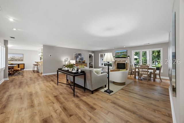 37 Woodbine Pl, Hilton Head Island, SC 29928