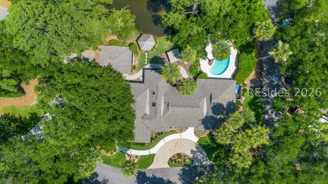 37 Woodbine Pl, Hilton Head Island, SC 29928