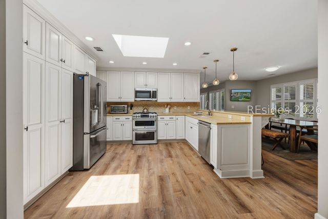 37 Woodbine Pl, Hilton Head Island, SC 29928