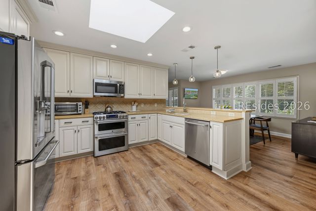 37 Woodbine Pl, Hilton Head Island, SC 29928