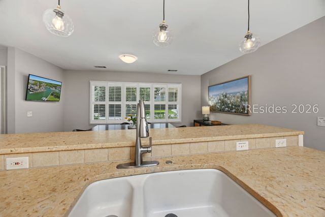37 Woodbine Pl, Hilton Head Island, SC 29928