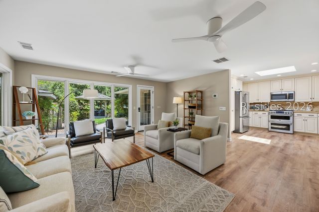 37 Woodbine Pl, Hilton Head Island, SC 29928