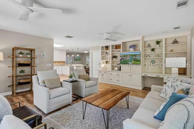 37 Woodbine Pl, Hilton Head Island, SC 29928
