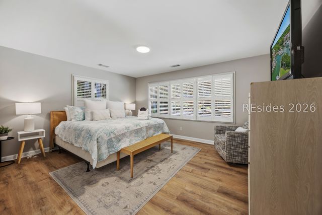 37 Woodbine Pl, Hilton Head Island, SC 29928