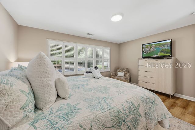 37 Woodbine Pl, Hilton Head Island, SC 29928