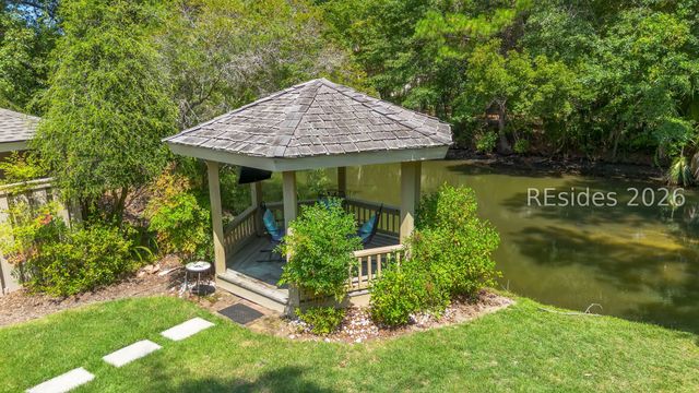 37 Woodbine Pl, Hilton Head Island, SC 29928
