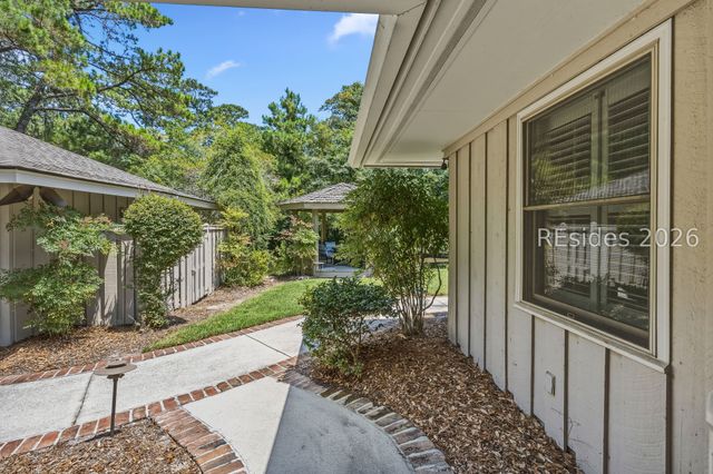 37 Woodbine Pl, Hilton Head Island, SC 29928