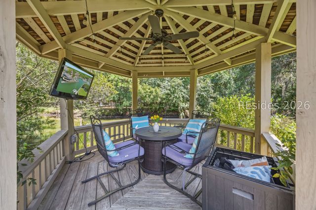 37 Woodbine Pl, Hilton Head Island, SC 29928