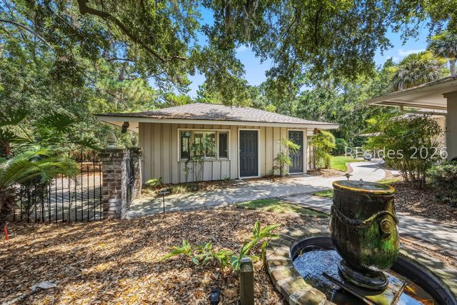 37 Woodbine Pl, Hilton Head Island, SC 29928