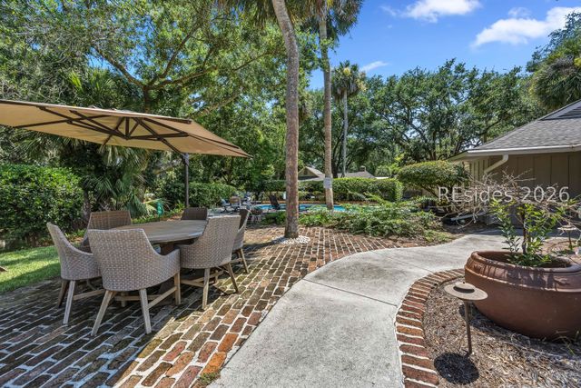 37 Woodbine Pl, Hilton Head Island, SC 29928