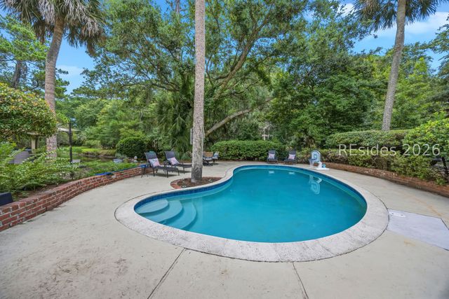 37 Woodbine Pl, Hilton Head Island, SC 29928
