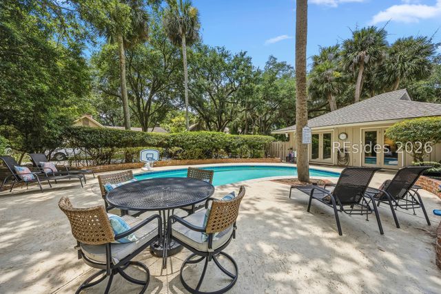 37 Woodbine Pl, Hilton Head Island, SC 29928