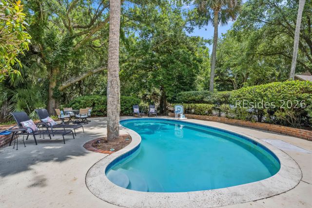 37 Woodbine Pl, Hilton Head Island, SC 29928