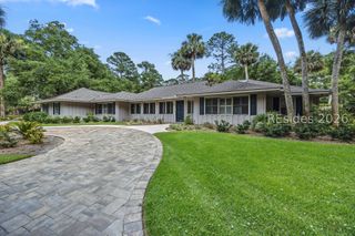 37 Woodbine Pl, Hilton Head Island, SC 29928