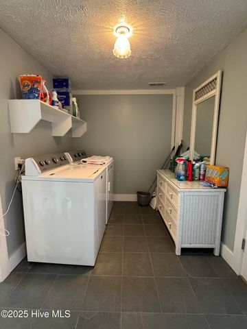 2810 Canal Cove Road, Lake Waccamaw, NC 28450