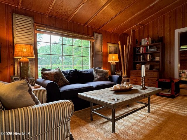 2810 Canal Cove Road, Lake Waccamaw, NC 28450