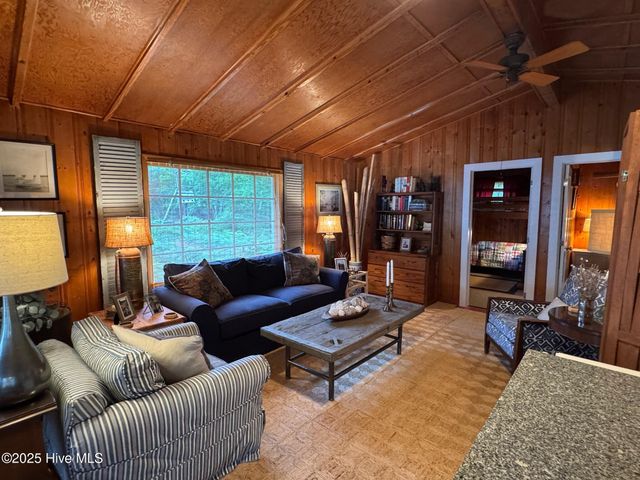 2810 Canal Cove Road, Lake Waccamaw, NC 28450