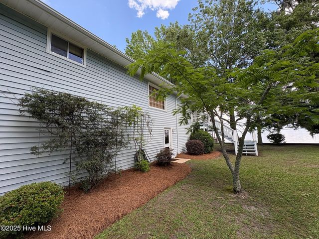 2810 Canal Cove Road, Lake Waccamaw, NC 28450