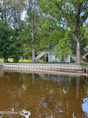 2810 Canal Cove Road, Lake Waccamaw, NC 28450