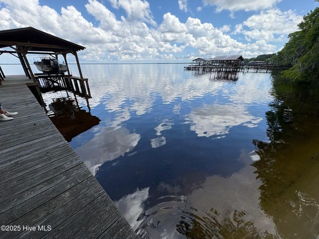 2810 Canal Cove Road, Lake Waccamaw, NC 28450