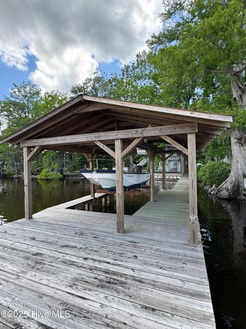 2810 Canal Cove Road, Lake Waccamaw, NC 28450