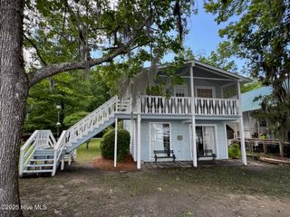 2810 Canal Cove Road, Lake Waccamaw, NC 28450