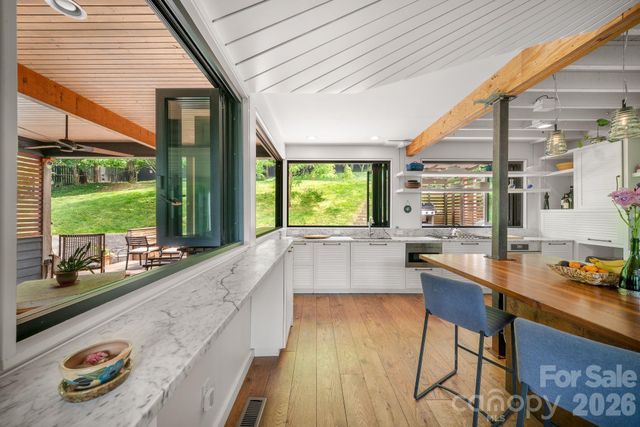 53 Buchanan Place, Asheville, NC 28801