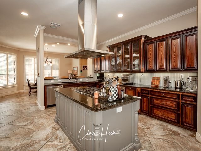 2113 Ironwood Dr, Midland, TX 79707