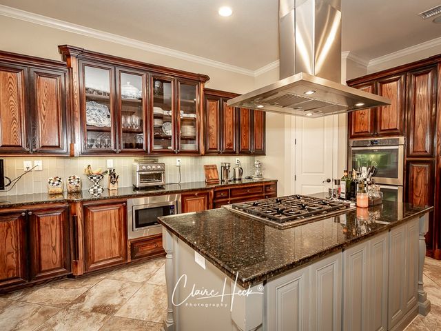 2113 Ironwood Dr, Midland, TX 79707