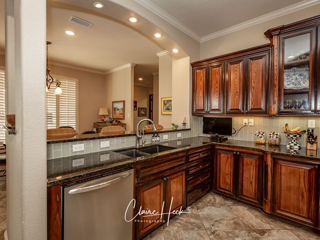 2113 Ironwood Dr, Midland, TX 79707