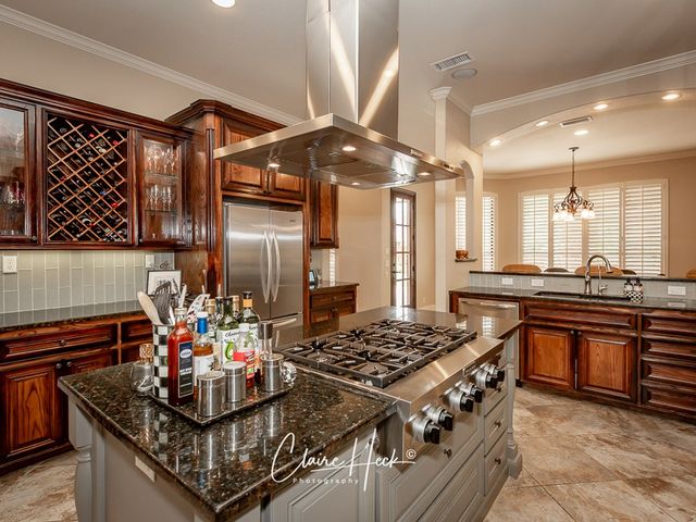 2113 Ironwood Dr, Midland, TX 79707