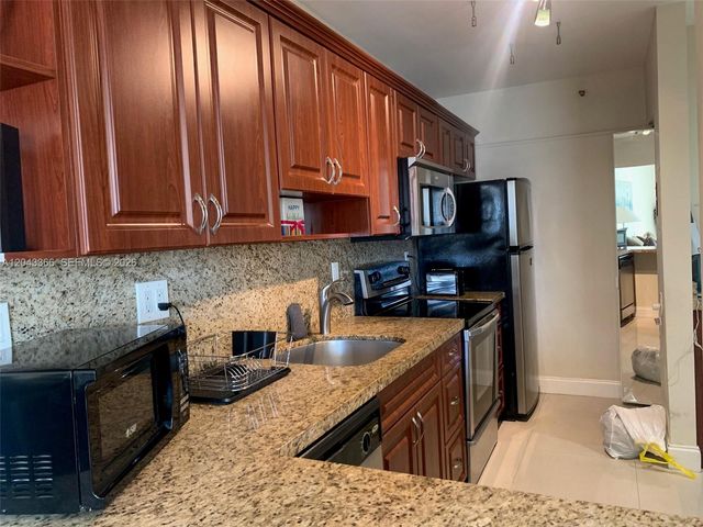 100 Lincoln Rd 316, Miami Beach, FL 33139