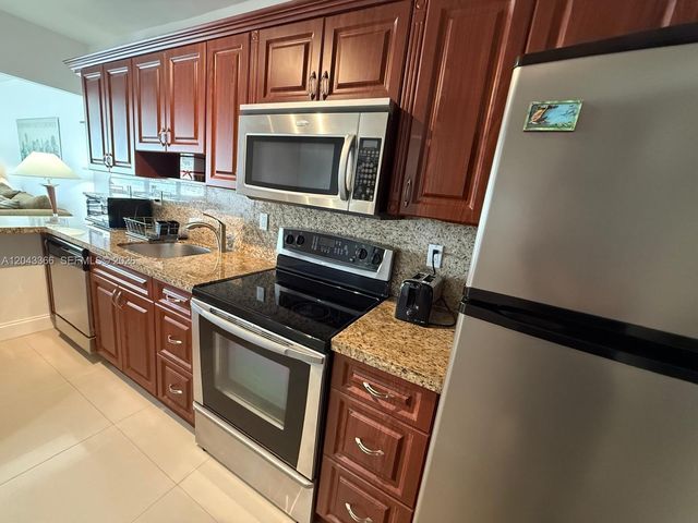 100 Lincoln Rd 316, Miami Beach, FL 33139