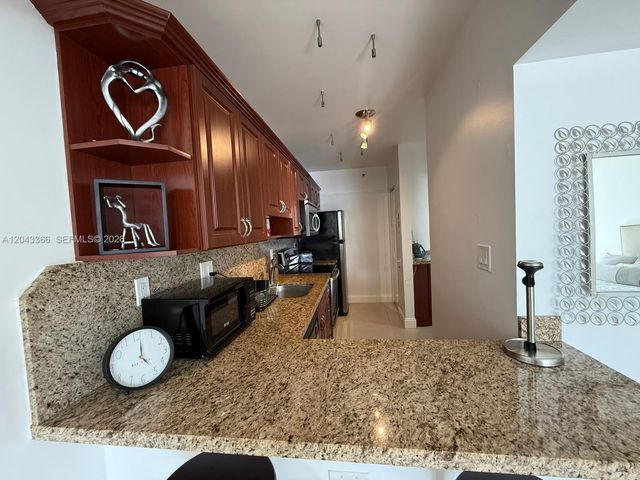100 Lincoln Rd 316, Miami Beach, FL 33139