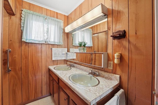 2410 Hughitt Ave, Superior, WI 54880