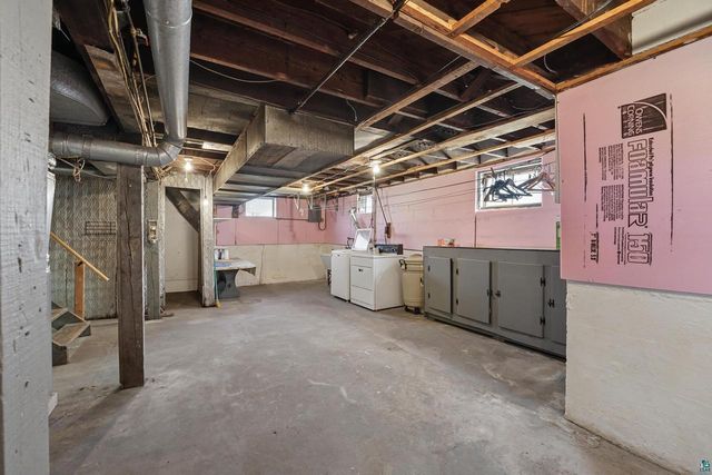 2410 Hughitt Ave, Superior, WI 54880