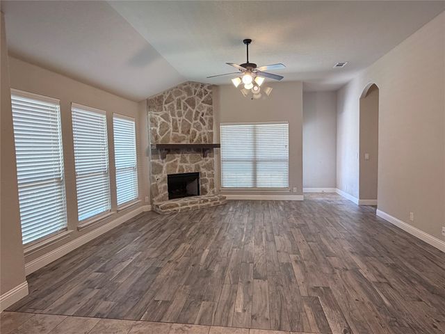 704 Lighthouse Lane, Savannah, TX 76227