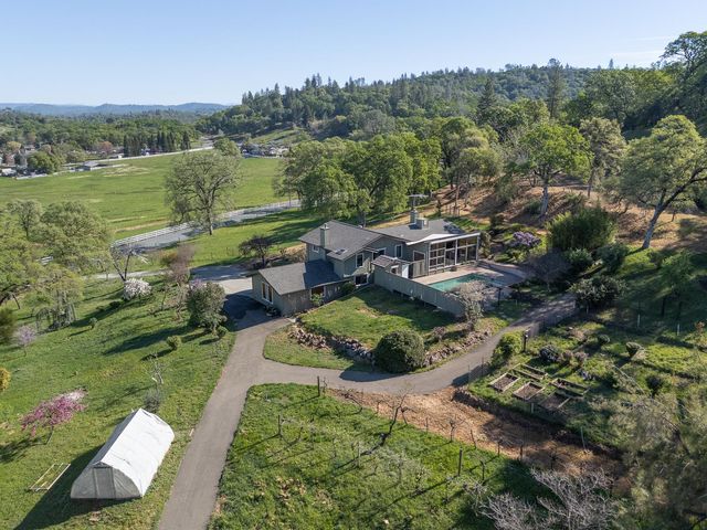 22801 Hidden Ranch Rd, Auburn, CA 95602