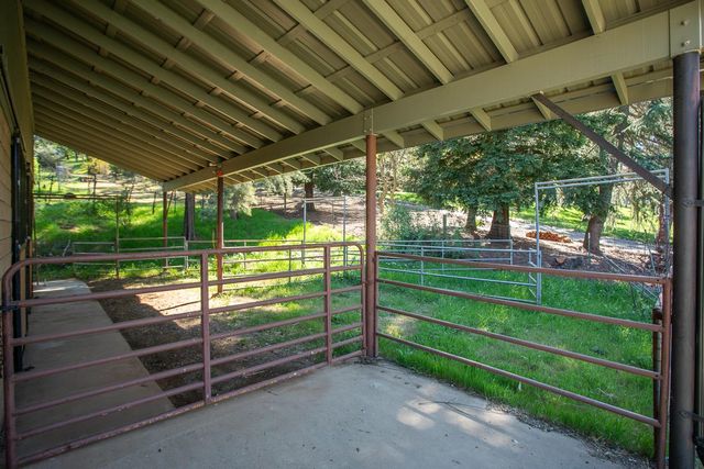 22801 Hidden Ranch Rd, Auburn, CA 95602