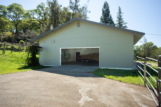 22801 Hidden Ranch Rd, Auburn, CA 95602