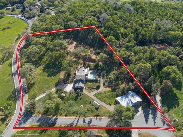 22801 Hidden Ranch Rd, Auburn, CA 95602