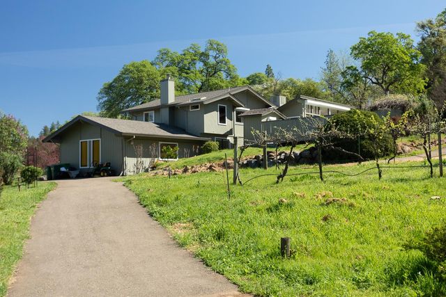 22801 Hidden Ranch Rd, Auburn, CA 95602